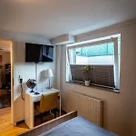 Gemuetliche 2-zimmer Souterrain * Düsseldorf